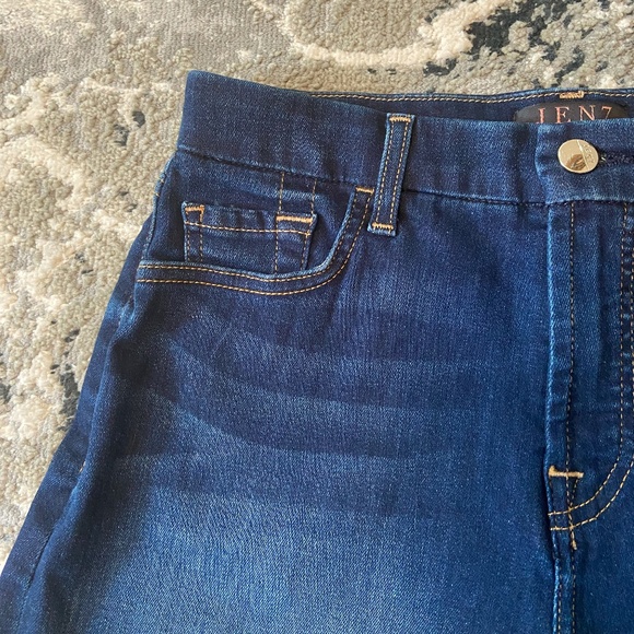 Jen 7 // 7 For All Mankind Mid Shorts - Picture 2 of 8